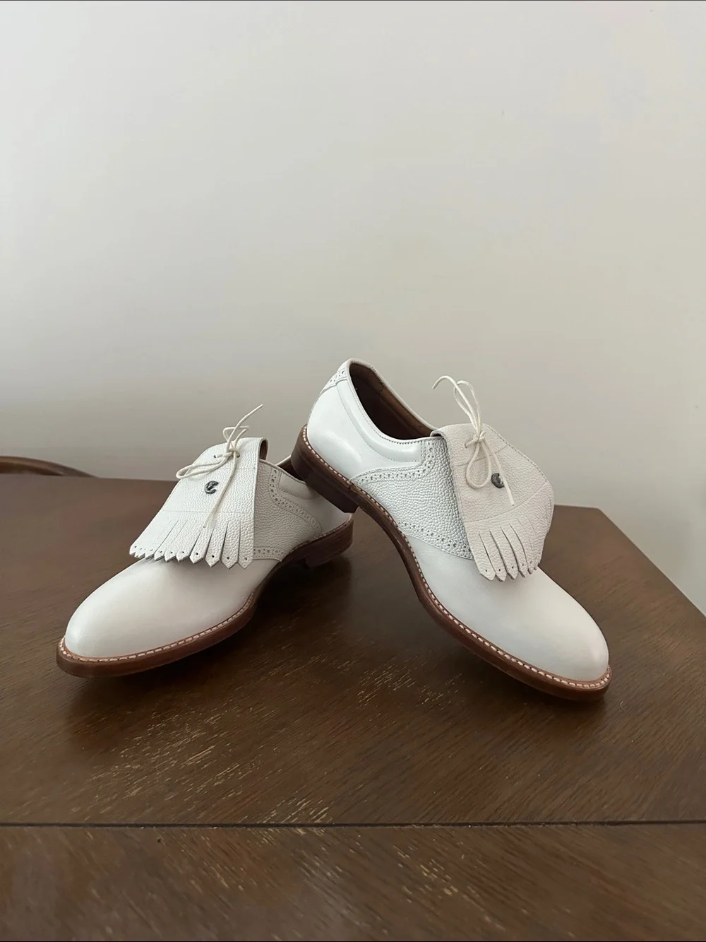 Callaway Golf White Leather Fringe Derby Oxfords with Brown Welt & Metal Spike